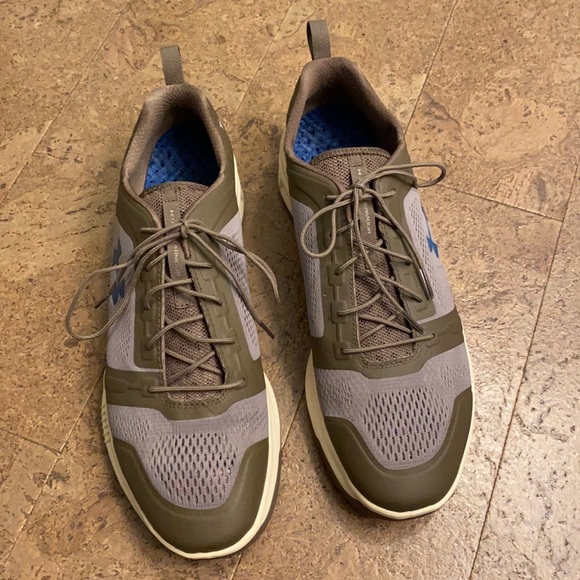Under Armour Sneakers